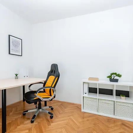 Spacious Rocky With Balcony Apartamento Split