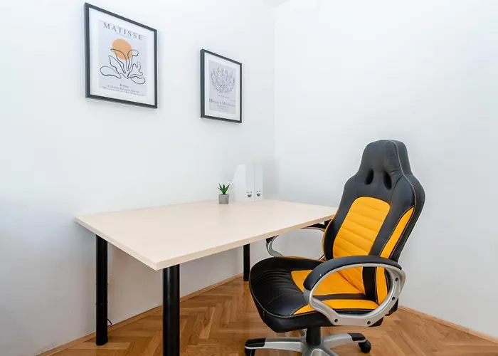 Apartament Spacious Rocky With Balcony Split