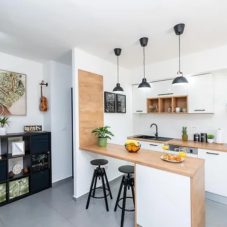 Lägenhet Spacious Rocky With Balcony