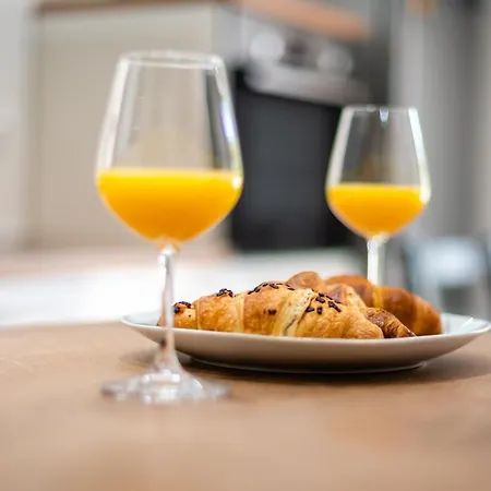 Spacious Rocky With Balcony